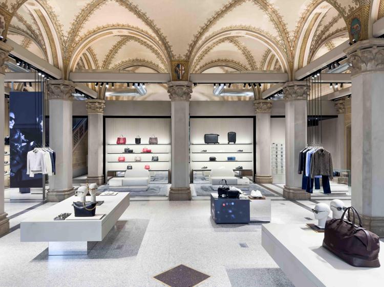 Emporio Armani riapre a Como