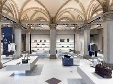 Emporio Armani riapre a Como