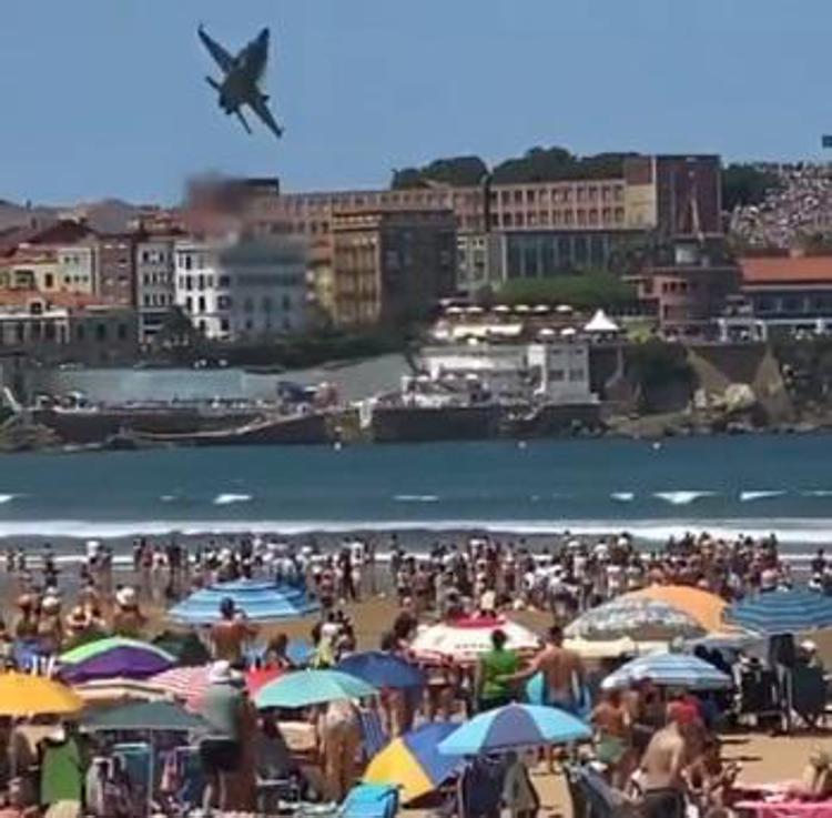 Il jet e l'incidente sfiorato, il video da brividi