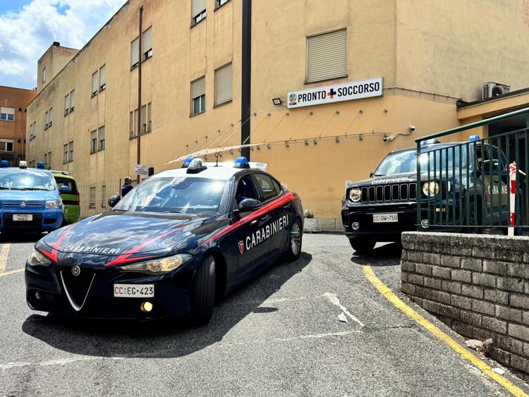 Carabinieri all'ospedale di Colleferro, Roma, dove è morta la giovane pellegrina egiziana