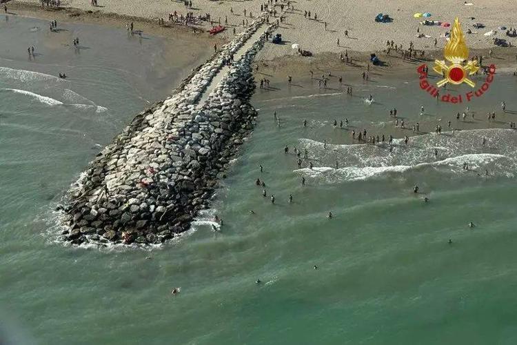 Le ricerche del bambino disperso in mare a Cavallino-Treporti