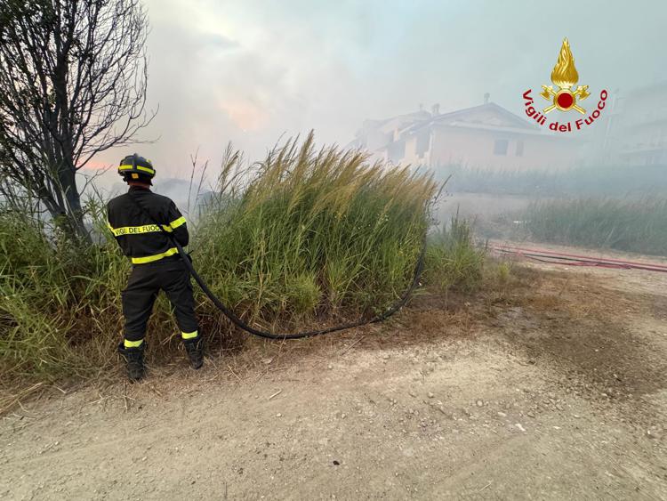 Incendio lungo linea ferroviaria a Grosseto, circolazione treni tornata regolare