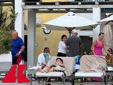 Gigi D'Alessio a Ischia, relax in famiglia a Ferragosto