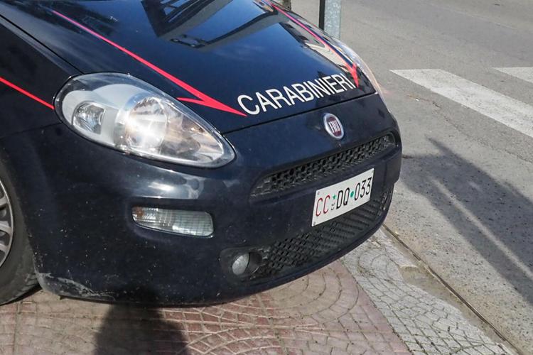 Auto dei carabinieri (Fotogramma)