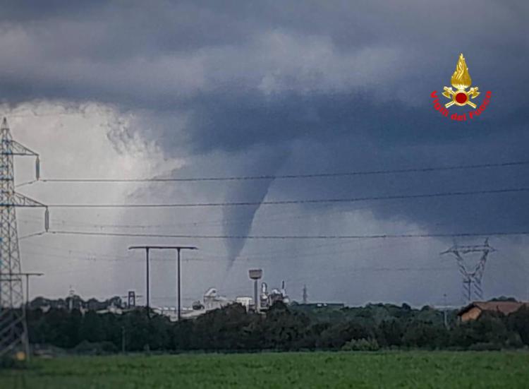 Tromba d'aria nel Lecchese, foto dei Vigili del Fuoco