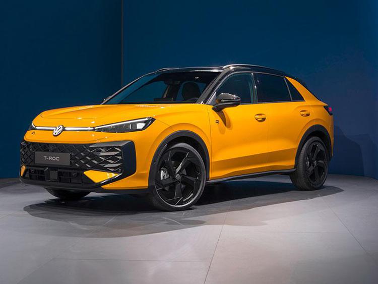 Volkswagen T-Roc 2025: più spazio, tecnologia e motori ibridi