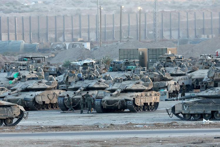Tank israeliani - (Afp)