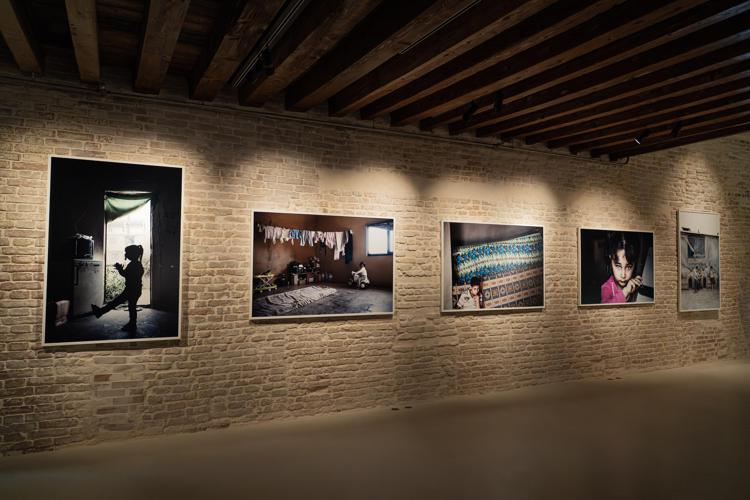 Venezia, 100 maxi foto in Piazza San Marco raccontano i 'viaggi invisibili'