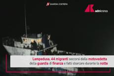 Migranti, proseguono sbarchi a Lampedusa: in 300 in poche ore