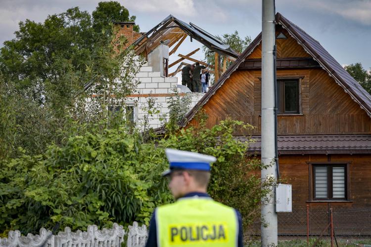 Polonia, i danni dei detriti dopo l'abbattimento di un drone russo - Afp