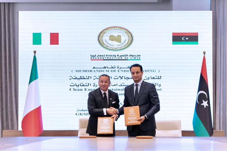 Il presidente di Gksd, Kamel Ghribi, e alla sua sinistra il presidente del Fondo libico per lo sviluppo e la ricostruzione, Belkasem Khalifa Haftar