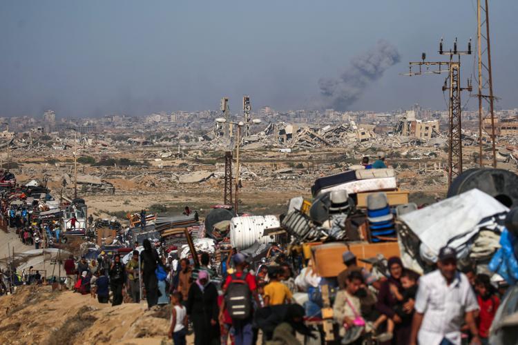 Palestinesi in fuga - (Afp)