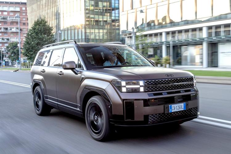 Hyundai Santa Fe, per il full Hybrid più potenza a parità di listino