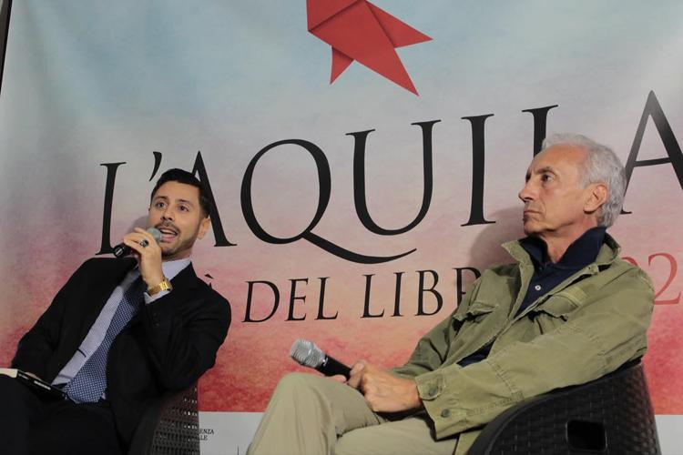 L'Aquila Città del Libro, in 500 per Travaglio su Russia-Ucraina