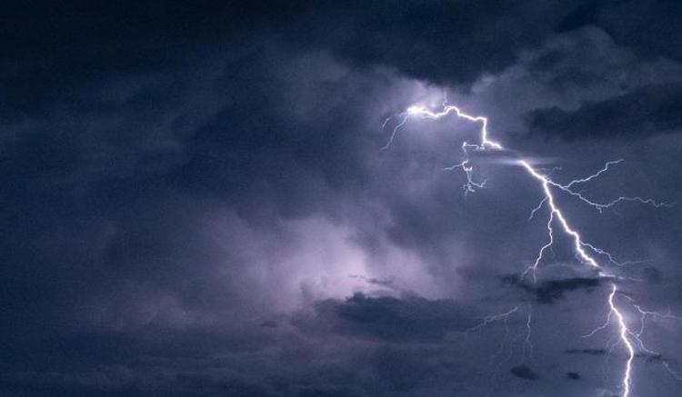 Estate al capolinea e piogge in arrivo, ecco la svolta autunnale: le previsioni meteo - Fotogramma /Ipa