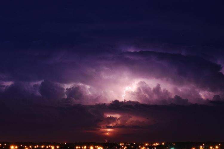 L'autunno si presenta, ecco la tempesta equinoziale: le previsioni meteo - 123RF