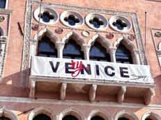 VEryNICE di Sangy, l’installazione sul Canal Grande è l’opera d’arte contemporanea più vista