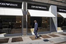 Vetrine del negozio Emporio Armani a Milano - Ipa