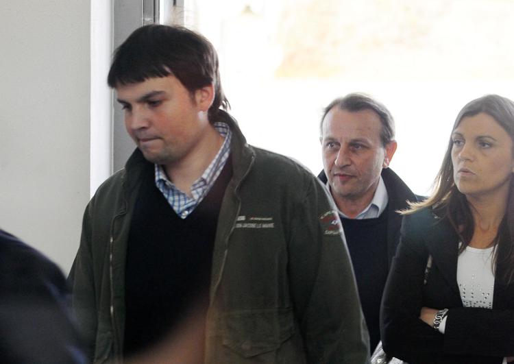 Marco Poggi a Vigevano nel 2009 per il processo sull'omicidio della sorella Chiara. Dietro il papà Giuseppe Poggi - Fotogramma /Ipa