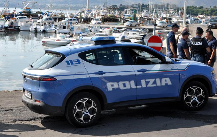 Auto della polizia sul porto - Ipa