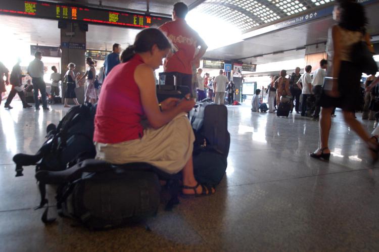 Attesa del treno (Fotogramma/Ipa)