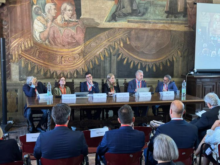 Farmaci, 'per accesso veloce ed efficace migliorare dialogo Aifa-Regioni'