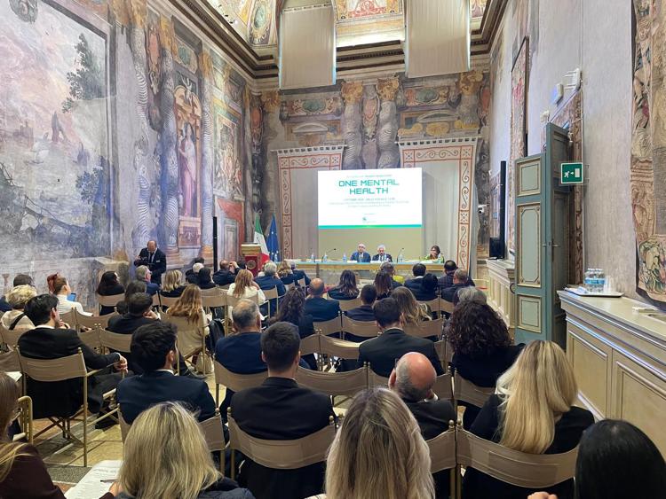Salute mentale: “In un mondo che cambia, trovare nuove risorse e cambiare modalità organizzative”
