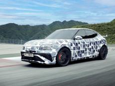 Genesis GV60 Magma completa i test globali: debutto vicino per il primo SUV elettrico ad alte prestazioni