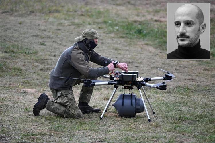 Un drone, foto Afp, e l'immagine del fotoreporter francese ucciso dalla sua pagina Instagram