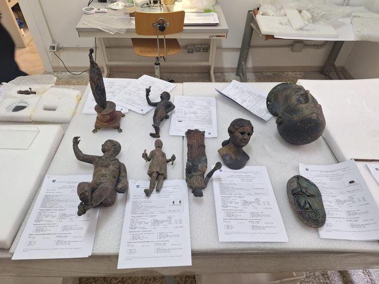 Bronzi di San Casciano, a Grosseto apre al pubblico il laboratorio di restauro
