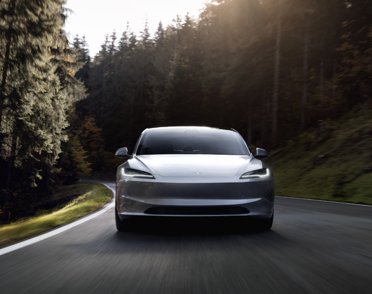 Tesla Model 3 e Model Y: evoluzione continua, senza compromessi