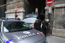 La polizia al Louvre