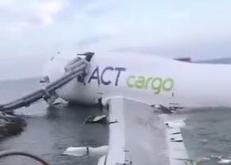 L'aereo cargo precipitato a Hong Kong