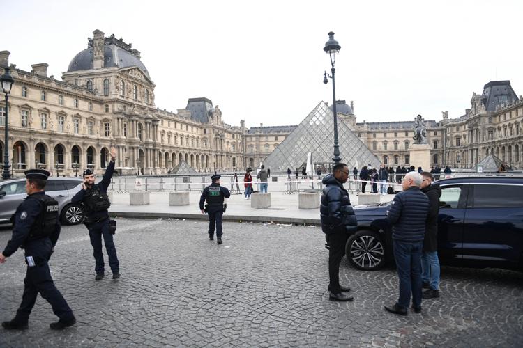 Louvre, Mercuri (Mic):