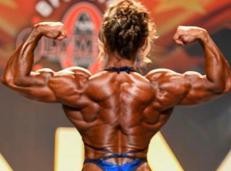 Una bodybuilder - (Fotogramma)