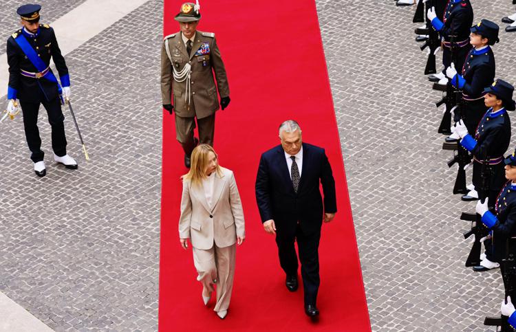 Viktor Orban e Giorgia Meloni (Afp) 